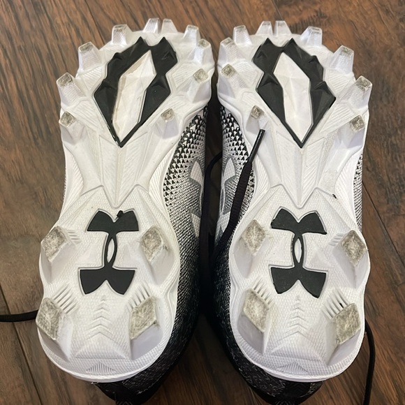 under armour football cleats size5.5 black and white - Picture 4 of 6